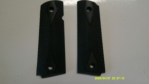 1911 Black Double Diamond Rubber Grips NEW Fits Full Sized 1911 Frames USA MADE