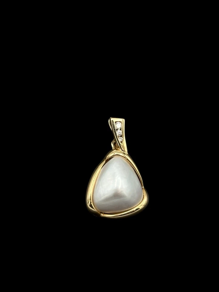 Potenciador colgante de diamantes con perlas de oro amarillo de 14k Foto 3 de 4