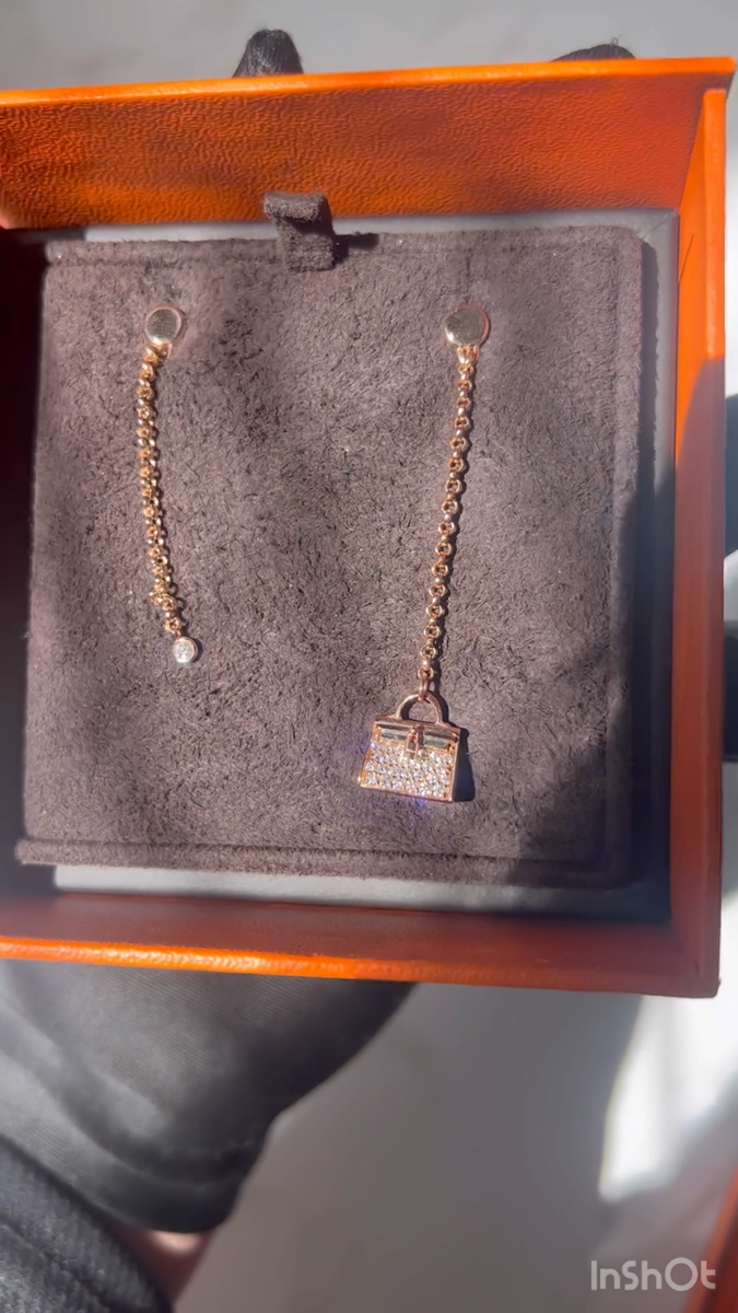 Hermes 18K Chaine Amulette Kelly Diamonds Rose Gold Ear Studs