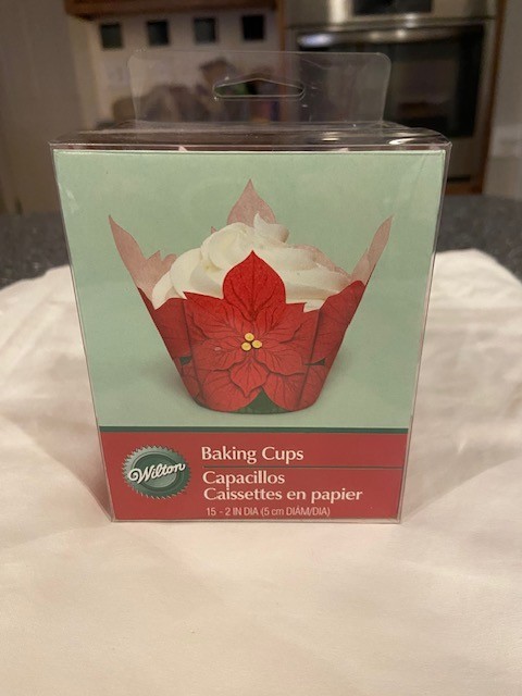 15 Wilton Baking 2-Inch Cups Holiday Poinsettia Liners - Never Used