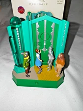 Magic Wizard of Oz Hallmark Who Rang That Bell 2008 MINT Tin Man Dorothy Lion 
