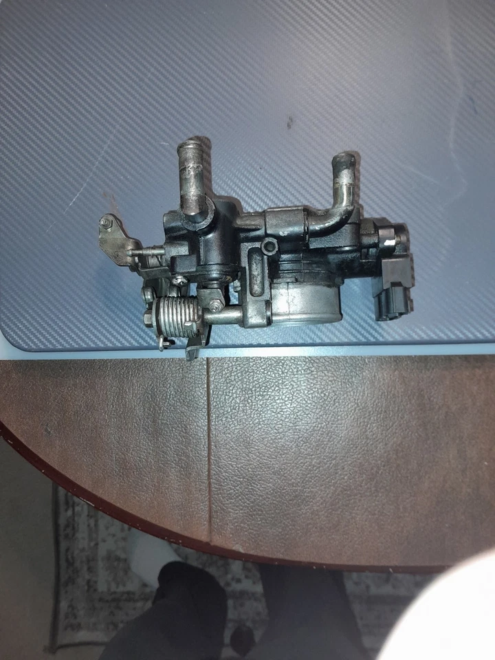 99 - 04 NISSAN XTERRA Frontier Throttle Body 3.3L V6 AT -OEM - Image 2 of 4