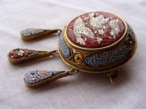 LOVELY 18K YELLOW GOLD ITALIAN MICRO MOSAIC BROOCH - Picture 7 of 11