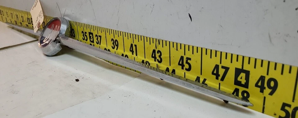 Usado OEM Mopar 2276413 Parrilla delantera adorno emblema 1963 Chrysler 300 (bin 11) Foto 4 de 4