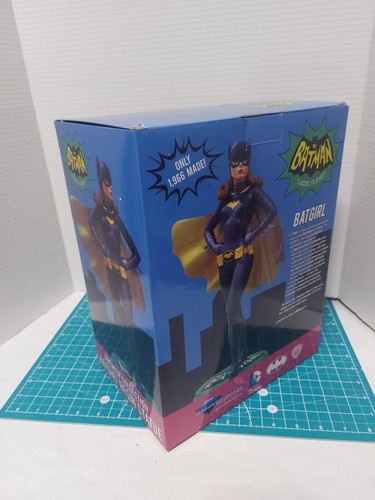 ESTATUA DE BATGIRL Batman 1966 Serie de TV Colección Premier Diamond Select 165/1966 - Imagen 8 de 8