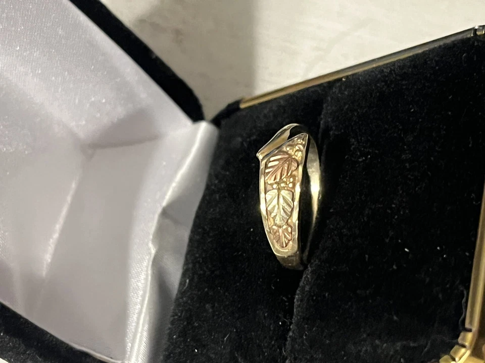 10K Solid Black Hills Gold Ring Band Womens Size 6.25 NICE - Image 2 of 4