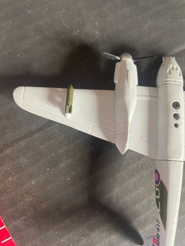Diecast Metal Plane with Stand De Havilland Mosquito B.XVI Airplane 1/100 - Picture 10 of 12