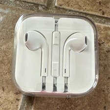 Apple EarPods White In-Ear Headphones 3.5mm Jack Mic Volume Control