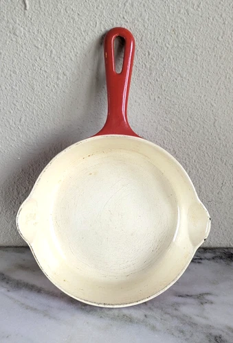 VINTAGE GRISWOLD #4 RED & CREAM ENAMELED CAST IRON SKILLET, 7-3/4" DIAMETER