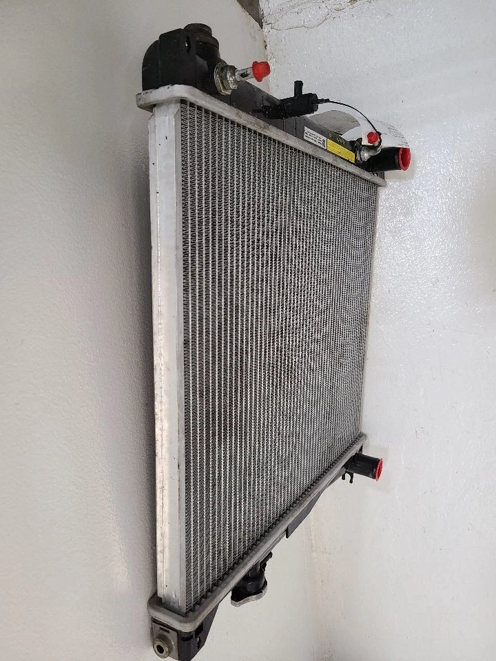 1999-2004 CHEVROLET TRACKER радиатор 99-04 91174507        - Изображение 2 из 4