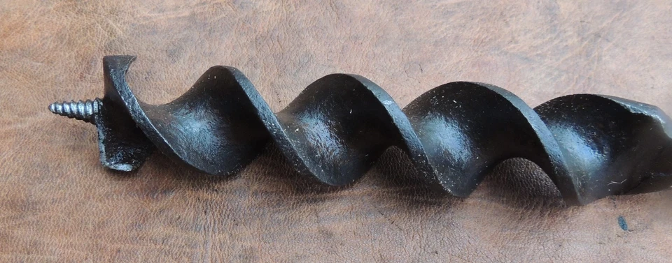 Large Vintage 1-1/4 inch T-handled Auger With Wooden T-bar, clean and sharp - Image 2 of 4