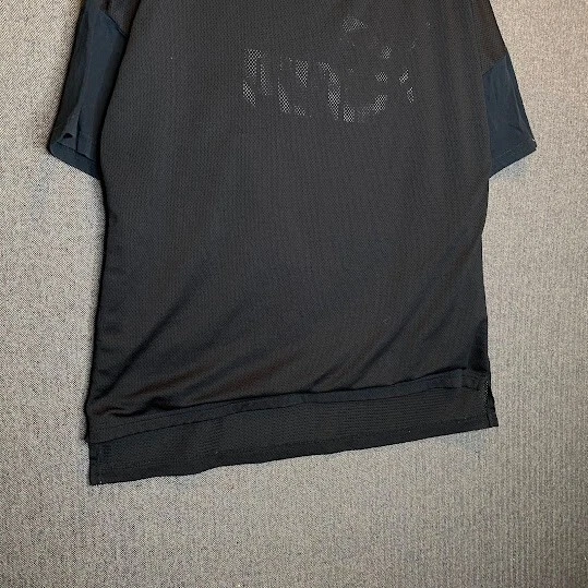 Camiseta Puma Para Mujer Grande Negra Estampado Gráfico Malla Transparente Doble Capa Deportiva  Foto 3 de 4