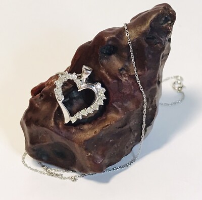 10K Weißgold Diamant offenes Herz Anhänger & 18,5/8'' zierliche Kette