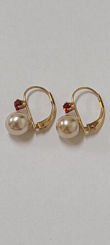 Orecchino Perla e Rubino Oro Giallo 14k Leva Schienali 7mm Imitazione Perla Sintattica - Foto 3 di 5