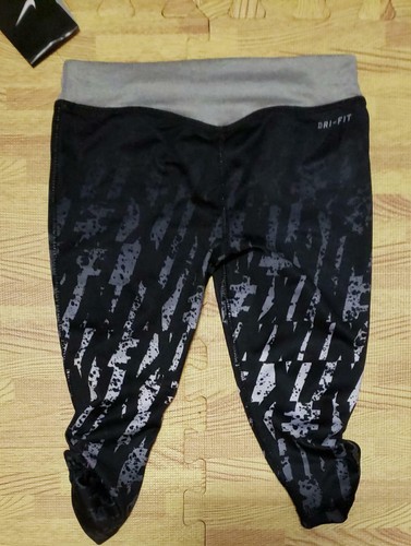 Girls Nike Dri Fit Caprie 362764-023 Black/Grey NEW Size 6X - Picture 2 of 4