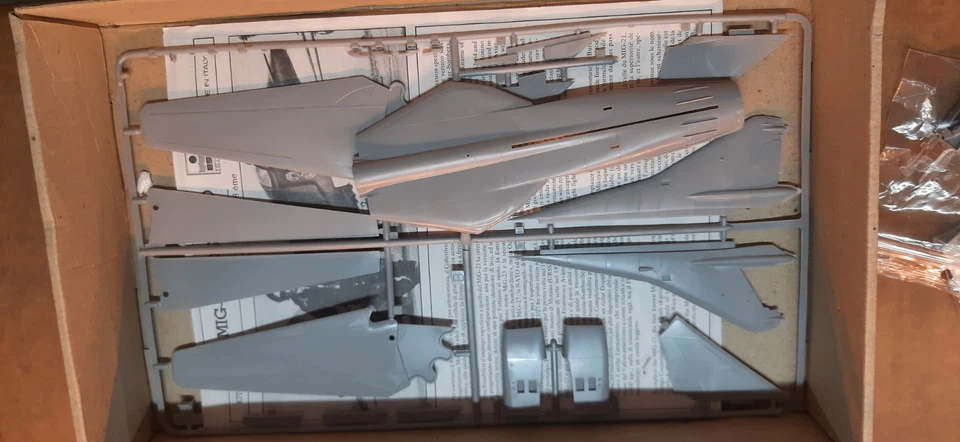 MIG-27 Flogger-D Soviet Aircraft Scale 1/48 ESCI + RESIN SEAT - Immagine 4 di 4