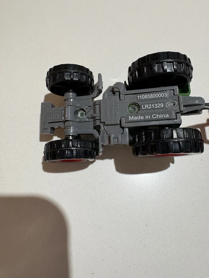 SIKU FENDT Favorit 926 Tractor Green With 2 Axle Tráiler Vario SIKU 0858 2898 - Image 3 of 4