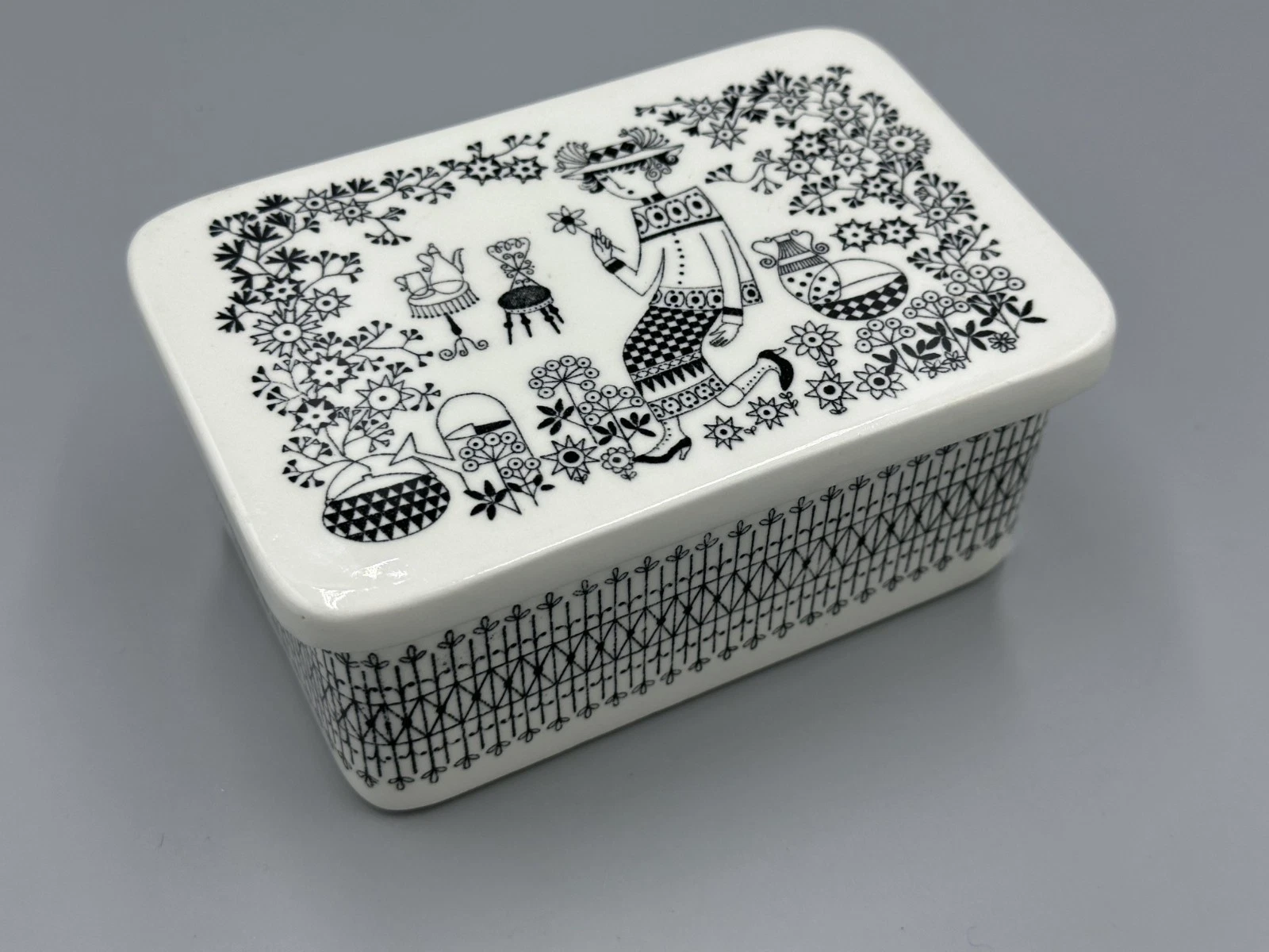 Vintage ARABIA of Finland Emilia Butter Box w/ Lid by Raija Uosikkinen 1957-68