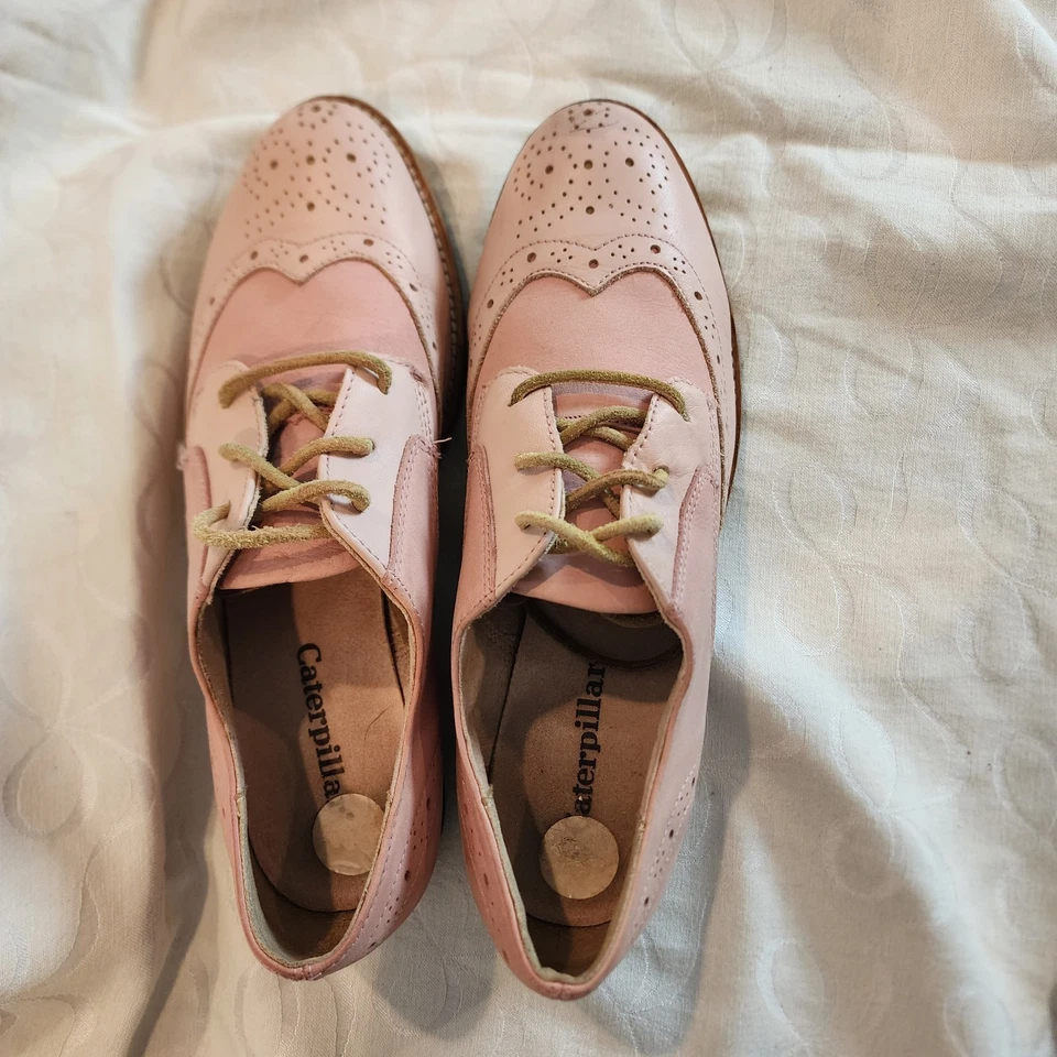 CAT Reegan Pink Leather Wingtip Oxford Shoes 9 Pastel Preppy Chic Quiet Luxury - Image 3 of 4