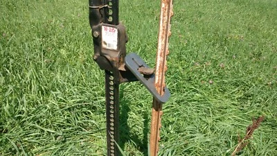 PREMIER INDUSTRIES *NEW - HEAVY DUTY STEEL - T POST PULLER - PLATE ONLY - USE WITH JACK OR LOADER*