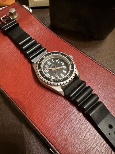 NVA - Ruhla Kampfschwimmer Taucheruhr Armbanduhr
