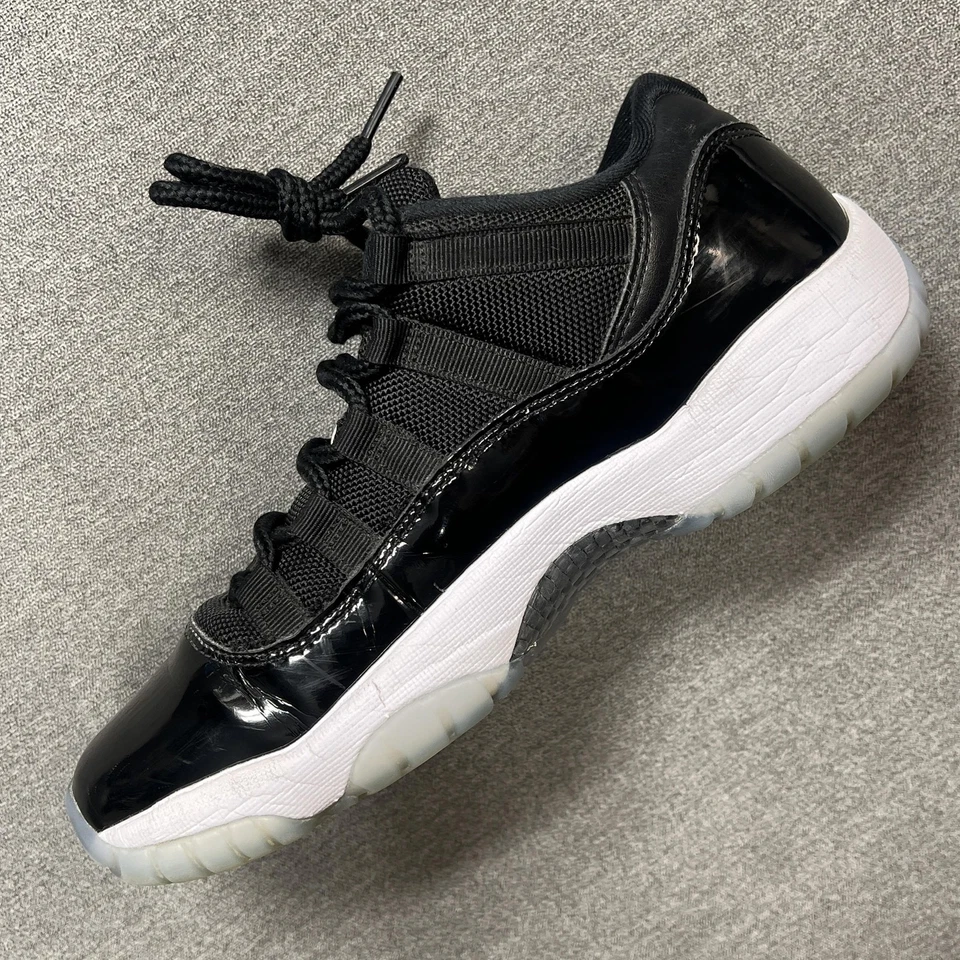 Air Jordan 11 Retro Zapatos Bajos Juveniles Talla 6.5Y Negro Blanco Space Jam FV5121-004 Foto 4 de 4