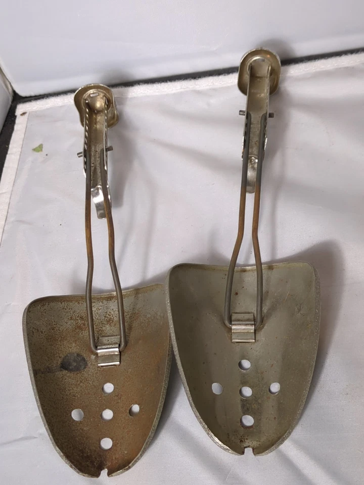 1950s USA 2 Vintage EKCO Hammered Metal Shoe Trees Shaper Stretcher Adjustable - Image 4 of 4