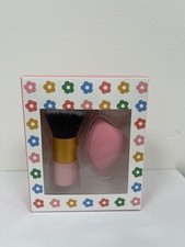 BRAND NEW IN BOX KABUKI BRUSH AND MAKEUP SPONGE SET