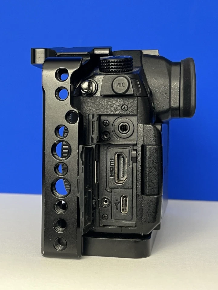 Panasonic LUMIX DC-GH5 20,3MP Spiegellose Systemkamera - Schwarz (Nur Gehäuse) - Bild 4 von 4