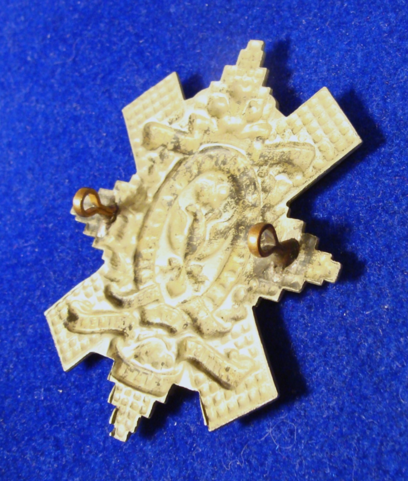 Lanark and Renfrew Scottish cap badge. WWII  issue. Original