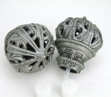 Par de remates de palacio corona de hierro forjado Kirsch 56356 011 de peltre antiguo
