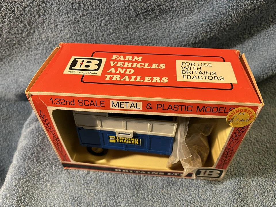 Britains LTD 1:32 scale High Sided Tipper Cart/Trailer #9566 MIB (L) - Image 3 of 4