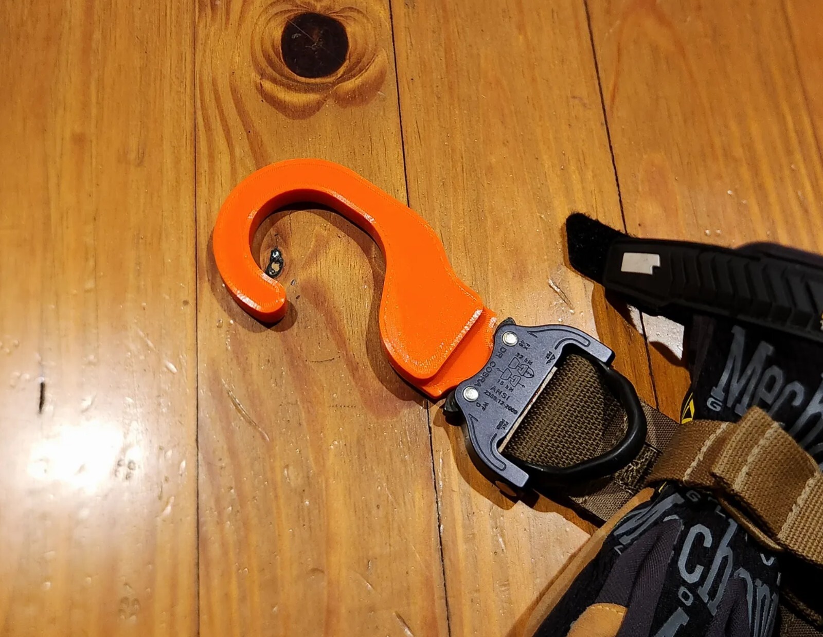 Cobra Belt Hanger (Hook for Lockers, Slat Wall Mount, Screw Wall Mount