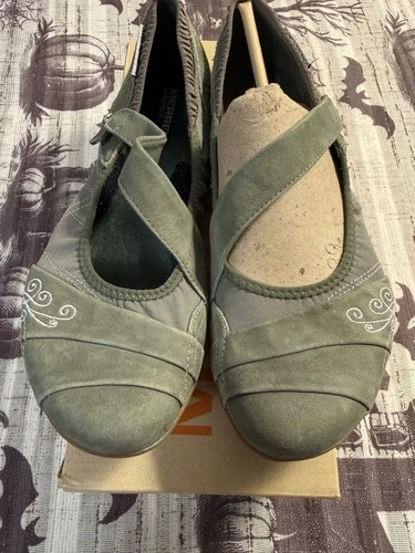 MERRELL Wonder Glove Green Iguana Barefoot Mary Jane Ballet Flats Women's 9 - product listing photo