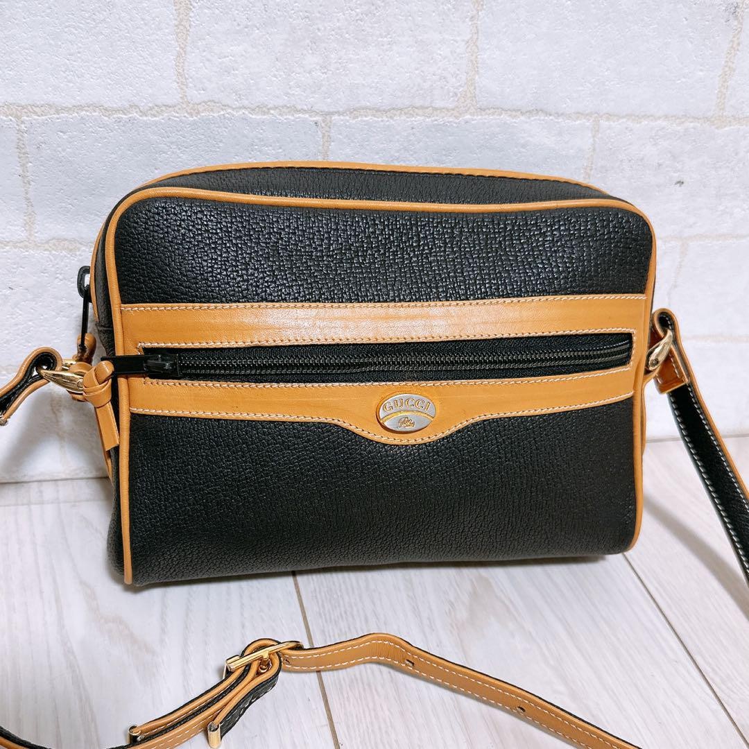 GUCCI Plus Shoulder Bag in Premium Leather with Iconic Logo