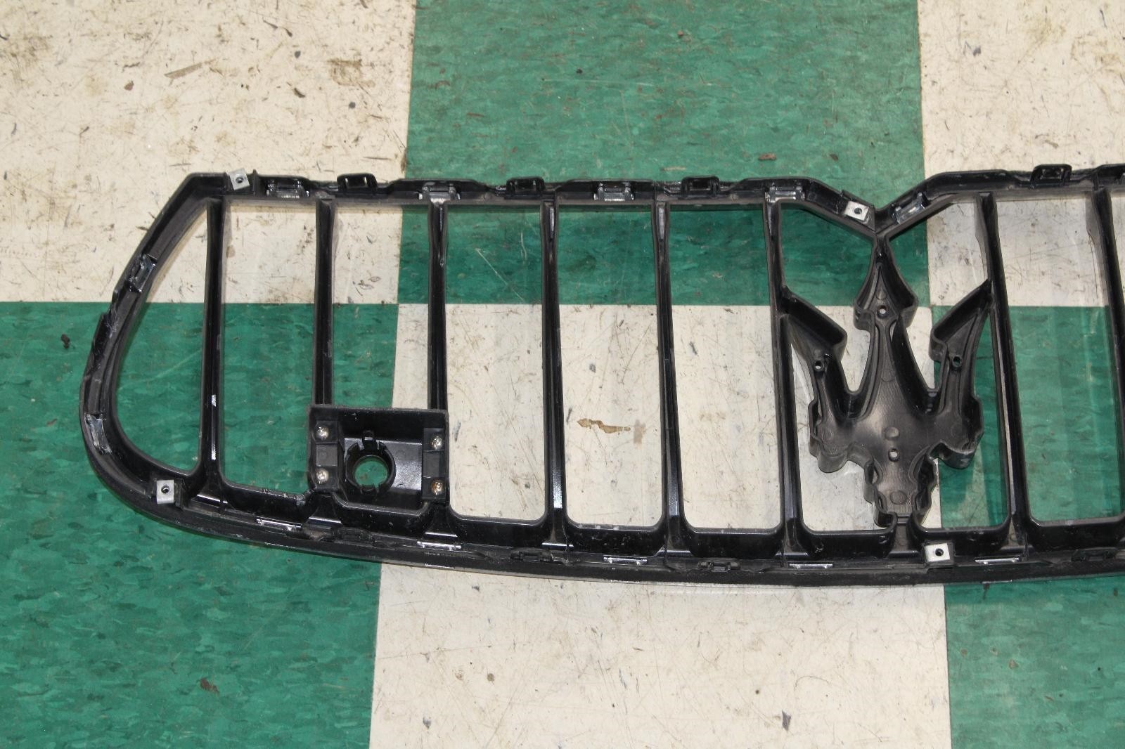 14-17 Ghibli Black Painted Grill OEM Center Upper Bumper Grille Factory WTY OE