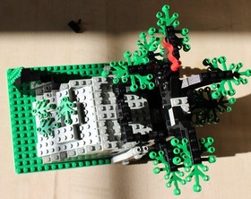 LEGO Castle: Camouflaged Outpost (6066) Missing Feathers w/Instructions & Spares