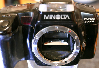 AF-Spiegelreflexkamera MINOLTA DYNAX 5000i mit Soligor AF-Zoom 28-80mm Macro.