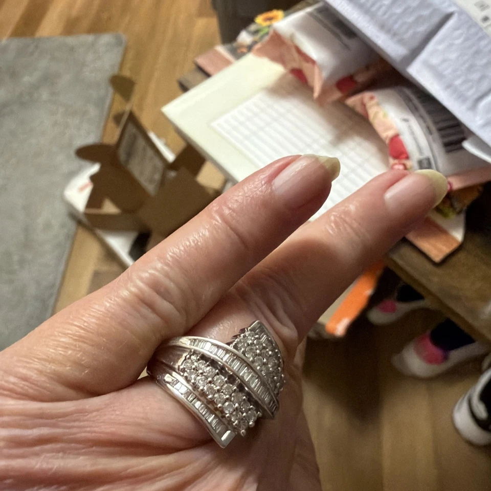 1.00 TW Cluster Diamond Bypass Ring 10K White Gold Swirl Size 7 Ladies Estate - Image 3 of 4