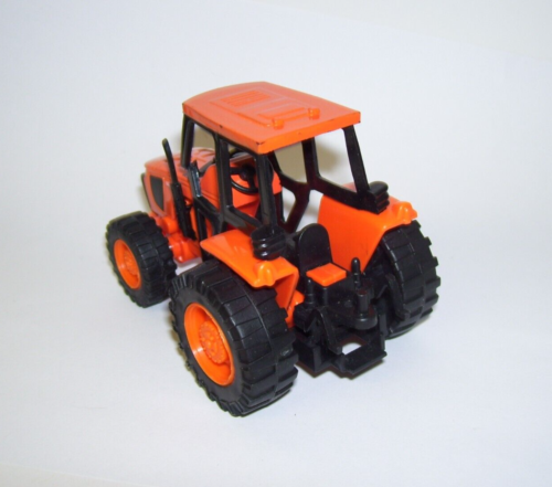 Kubota M5-11 Orange Tractor New Ray - Picture 3 of 3