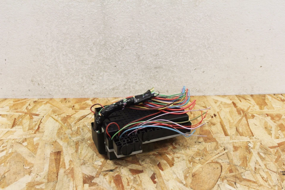 L08166 2001-2004 Volvo V70 электрический предохранитель реле коробка предохранителей панель OEM  - Изображение 2 из 4