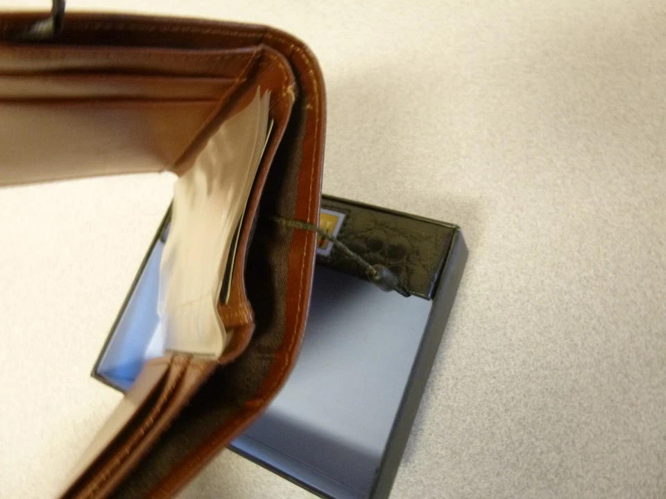 Nuevo Portatarjetas Cartera Triple Plegable de Cuero Genuino Colección Steve Harvey para Hombres Foto 4 de 4