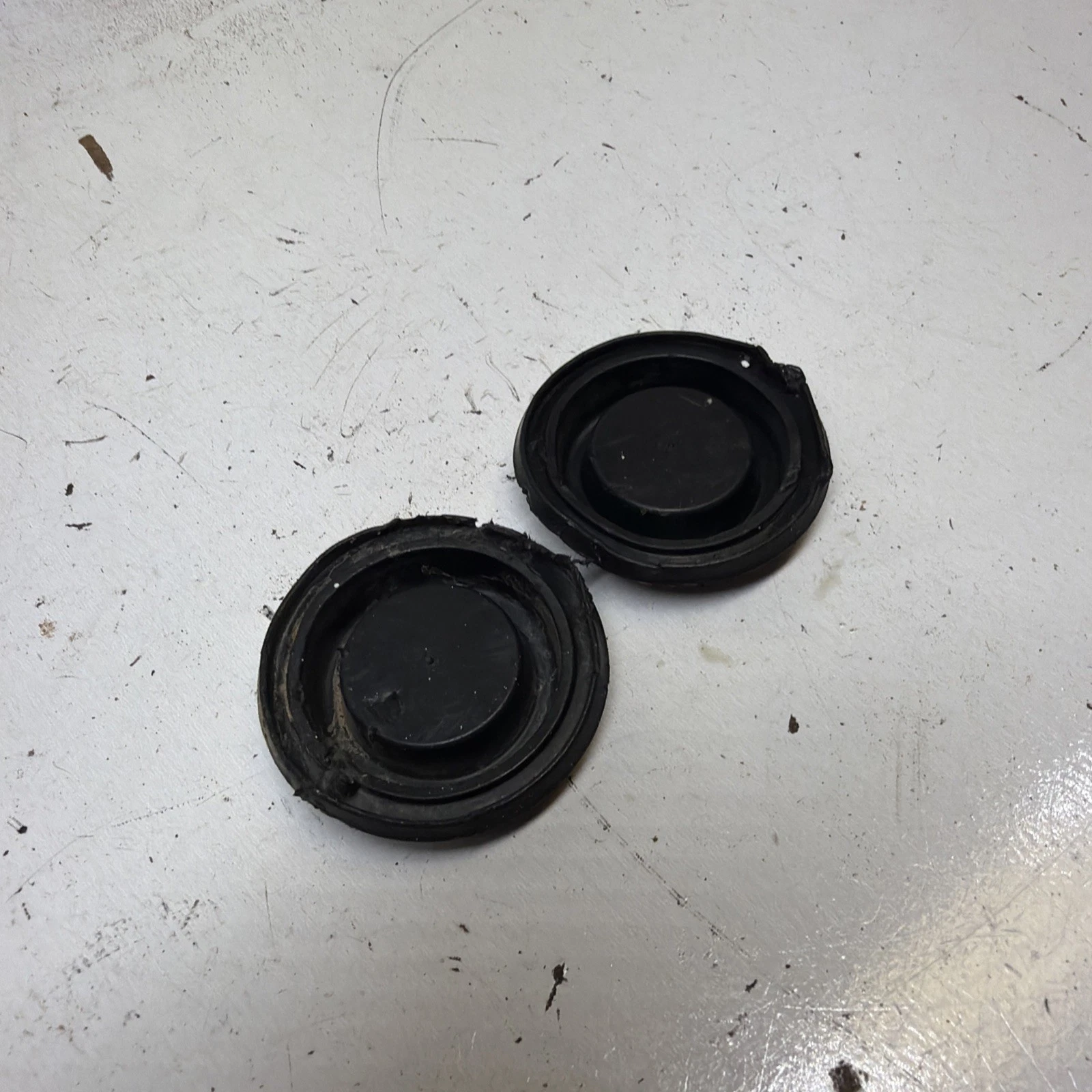 92 - 96 HONDA CR 250 R OEM RUBBER SWINGARM CAP PLUG BLACK PLASTIC COVER (2)