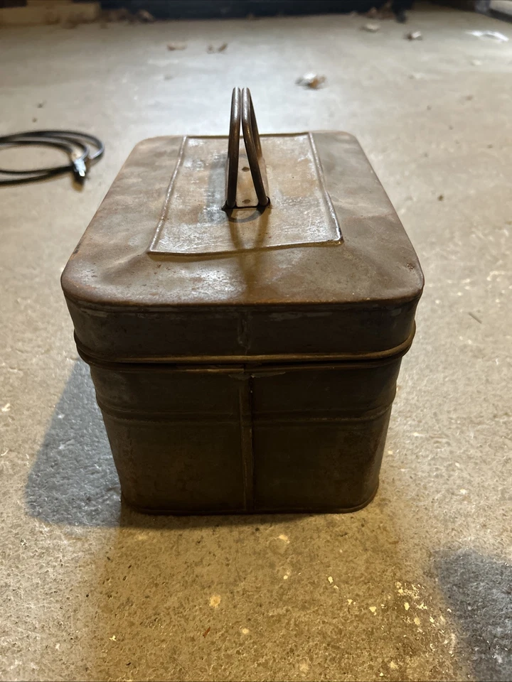 Fiambrera metálica vintage con termo y tapa metálica en el interior Foto 2 de 4