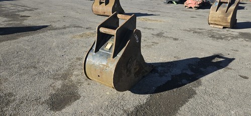 450mm Digging Bucket w/ 50mm Pins - Used - Price £300.00 + VAT @ 20% - C547 - Picture 2 of 8