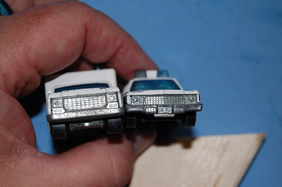 Ambulancia Matchbox Superfast 1977 Nº 41 y 1979 Nº 10 Plymouth Gran Fury Policía Foto 2 de 4