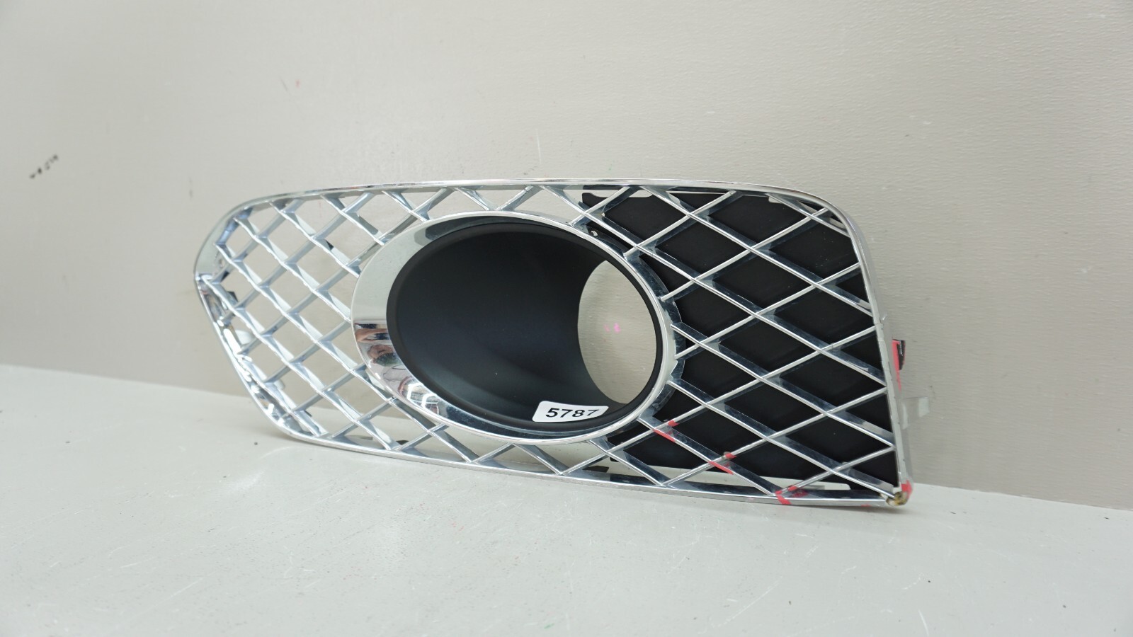 2017-2018 BENTLEY BENTAYGA FRONT LEFT SIDE FOG LIGHT COVER GRILLE OEM 36A807681