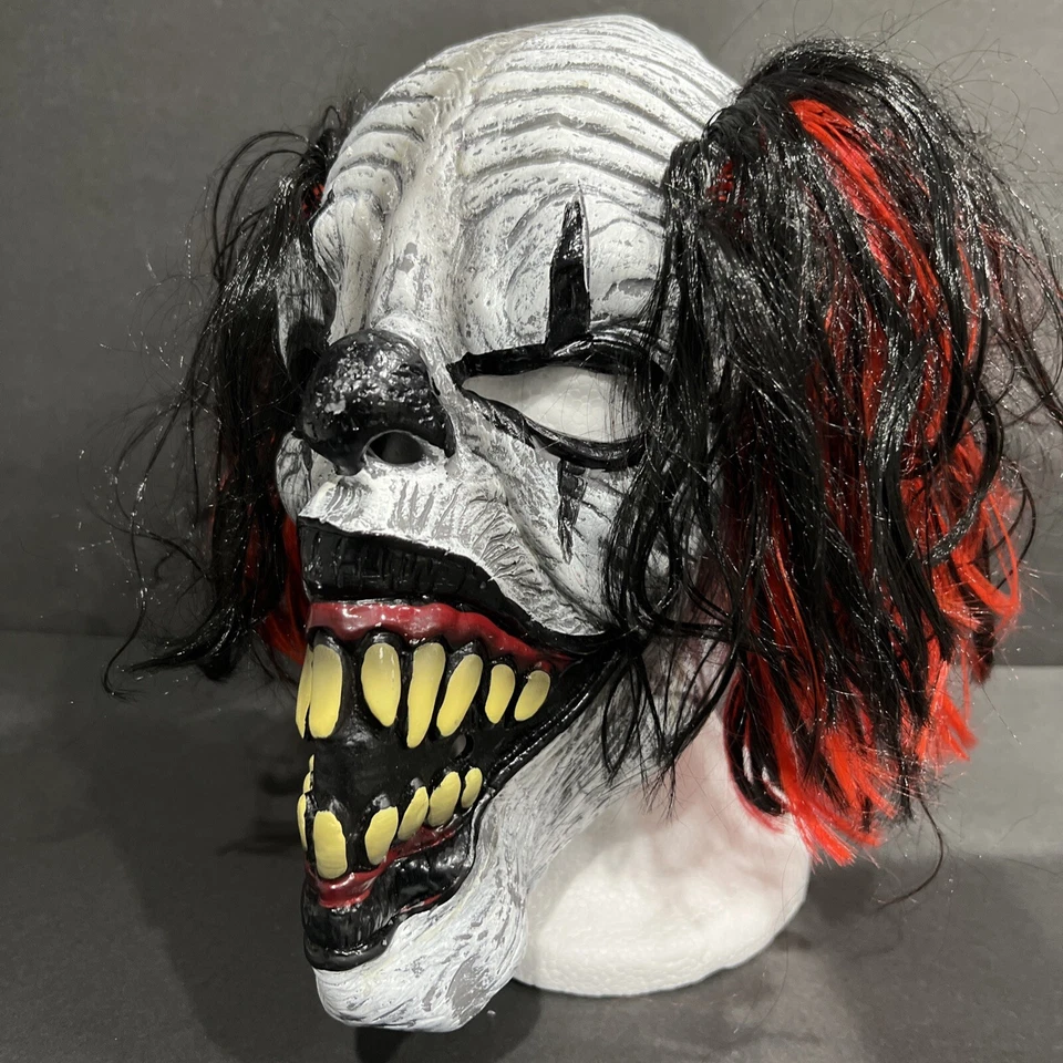 Máscara de Halloween de payaso de carnaval asesino aterrador con suéter de látex de cabello rojo/negro Foto 2 de 4