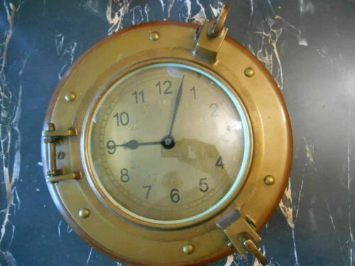 Pendule murale du XXe siècle