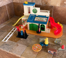 Casa club vintage 1976 Sesame Street #937 - con diapositiva y columpio impresos en 3D